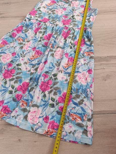 Krásne kvietkované šaty, gate,s