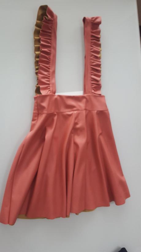 Koženková sukňa na traky, m