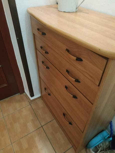 Botník - prevedenie orech laminovaná drevotrieska,