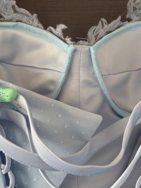 Romantické bledomodré šaty, s