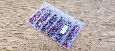 Hot fix - červený - mix veľkostí (2 - 4,8 mm) - 13, 
