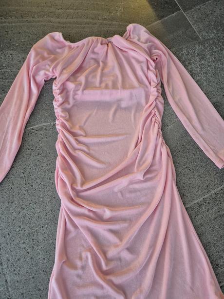 Sexi šaty so spadnutými ramenami,