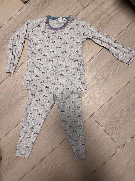 Pyžamo s bicyklami, slovenka,110