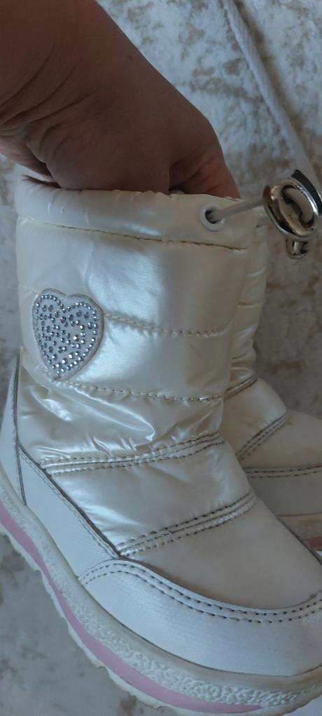 Krásne perletove zimné snehulky, 26