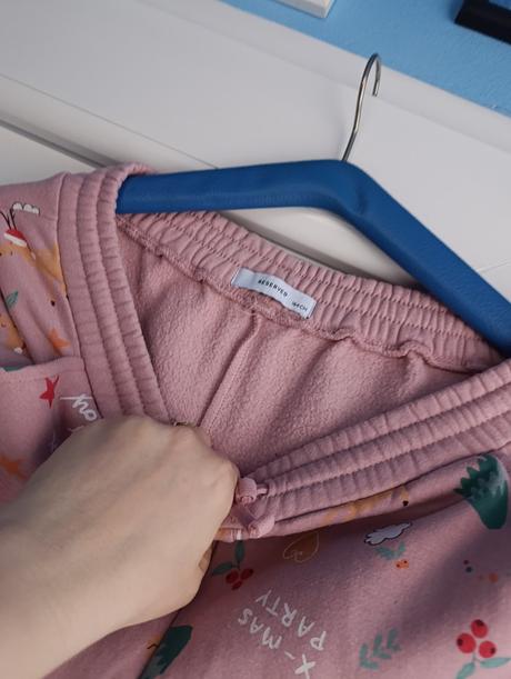 Hrubšie tepláky, reserved,164