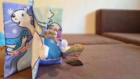 Dotyková knižka zvieratká s chvostami, textilná, 