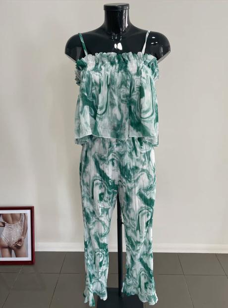 Nádherný komplet nohavíc a topu značky greystore, 