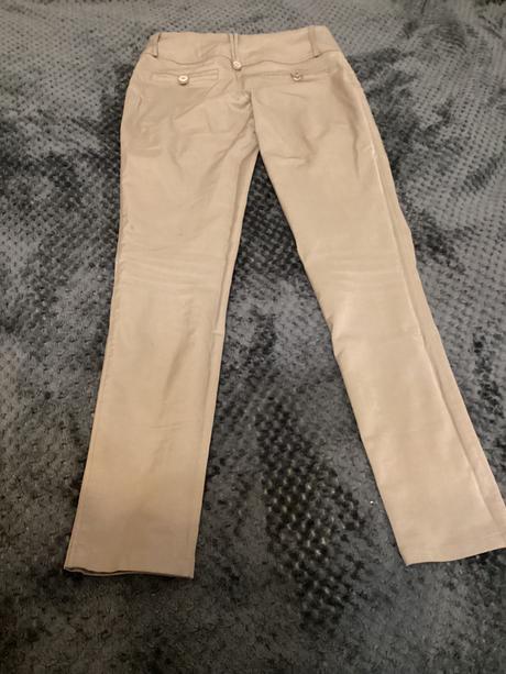 Krásne športovo - elegantne ľahučké nohavice, s