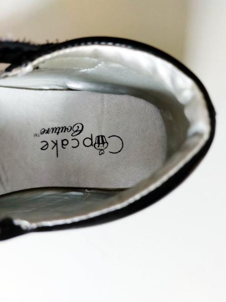 Dievcenské sviatocné topánky, 24