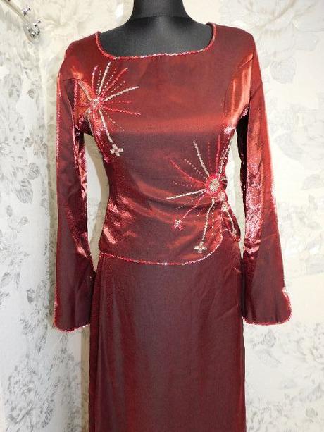 Velmi pekny spolocensky kostym, 36