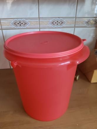 Tupperware vedro na čalamádu,
