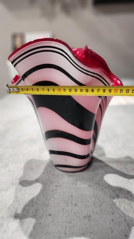 Čierno- červená váza, 