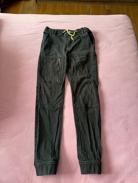 Nohavice s kapsami, 158