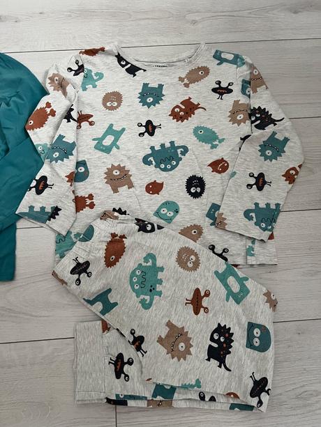 Pyžamá cena spolu 134/140, reserved,134