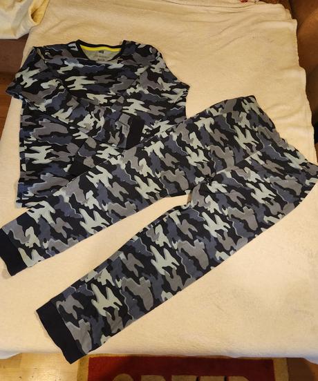 2 veľmi pohodlné pyžamá, f&f,164