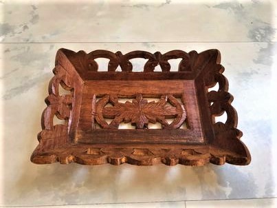 Drevená vyrezávaná tácka, 