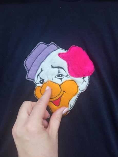 Tenký rolák s piskajucou aplikáciou klauna, 116