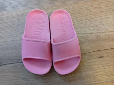 Dievčenské gumené šľapky (23), 23