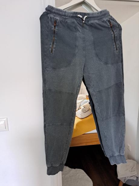 Joggery, reserved,158