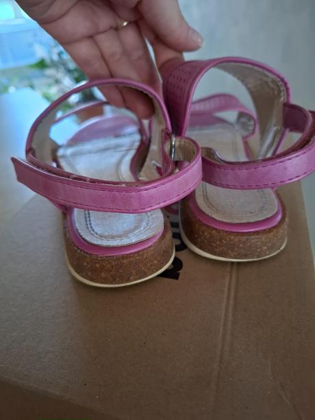 Sandálky, lasocki,31