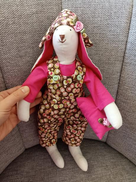 Krásna zajačica 35cm - top stav,