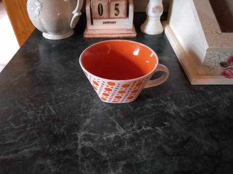 Šálky oranžová bodka, 