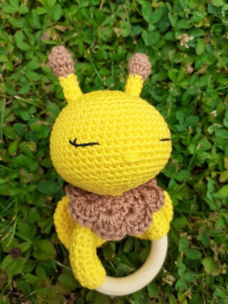 Hackovana hrkálka včielka + mojkáčik, 