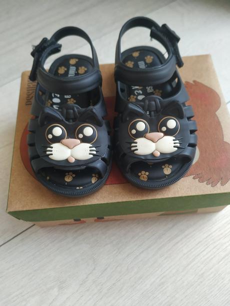 Sandalky, melissa,21