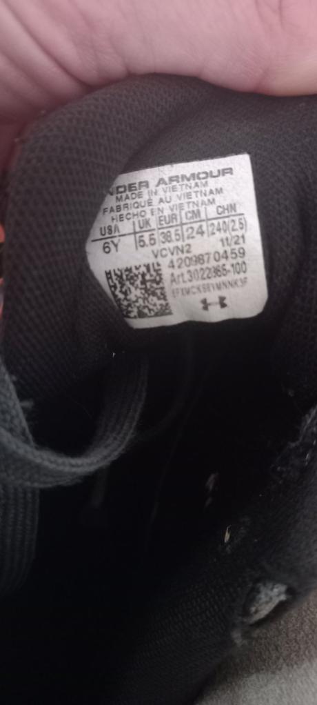 Botasky, under armour,38