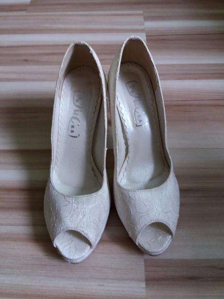 Svadobné lodičky, 37