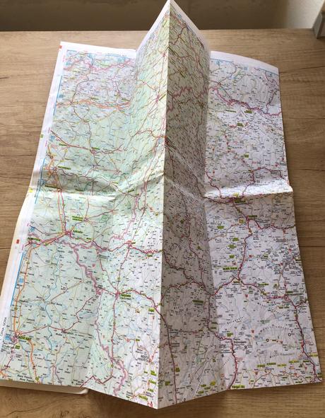 Darujem záložky, dvd, minecraft, kartičky,