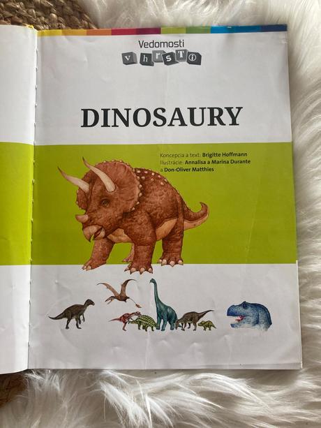 Dinosaury vedomosti v hrsti,