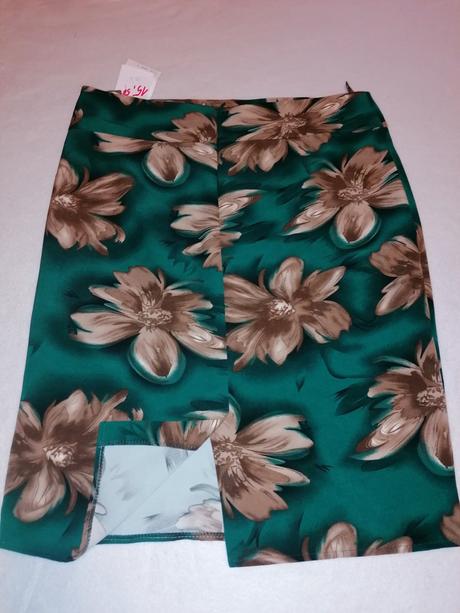 Zelená sukňa s kvetmi nová, 42