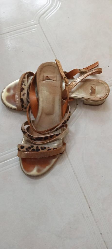 Zlato - tigrove sandálky, baťa,39