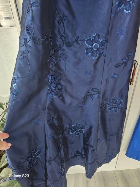 Spoločenské šaty, 46