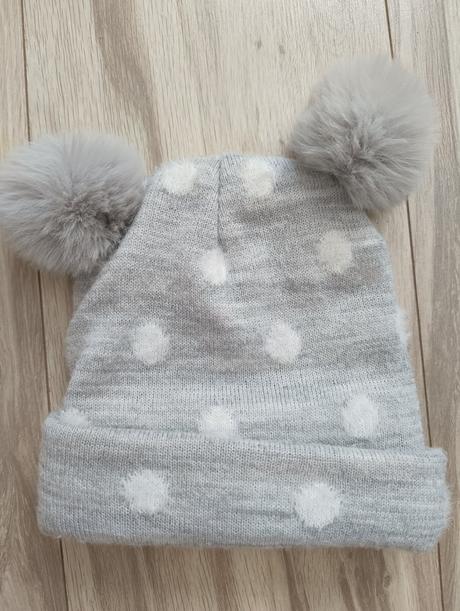 Čiapka s brmbolcekmi 6-9, sinsay,74