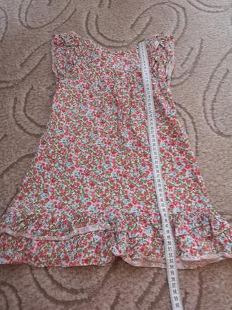 Kvietkované šaty, 104