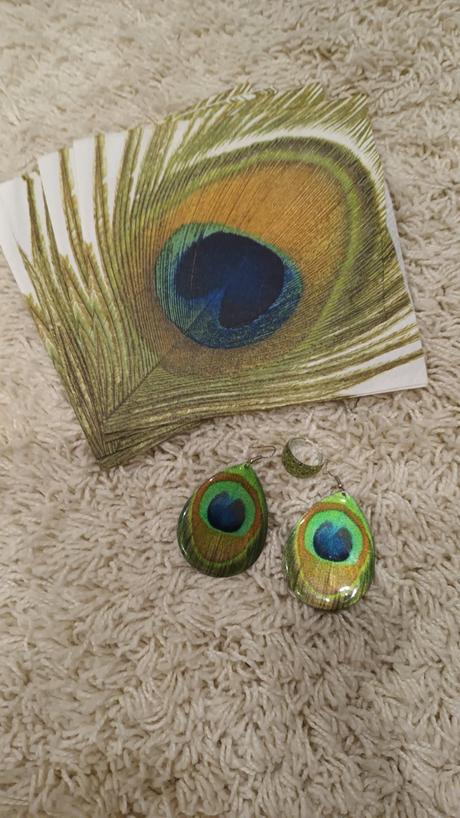 Náušnice, prsteň, 