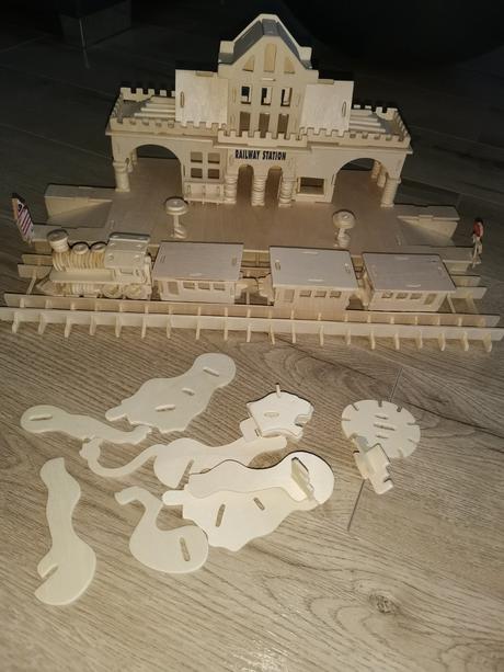 Drevená vlakova stanica., 