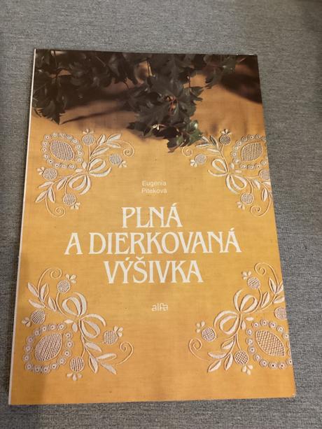 Plná a dierkovaná výšivka, 