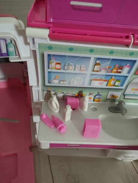 Barbie sanitka,