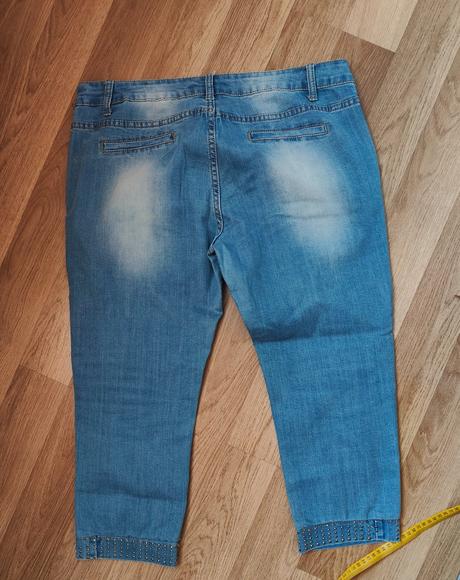 Džínsy nad kotníky, 44