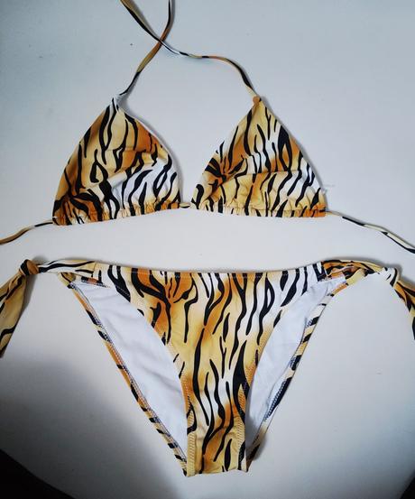 Tigrované plavky, l