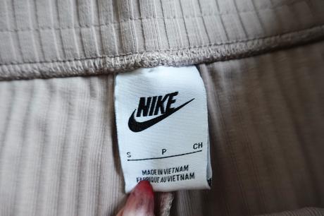 Mäkké vrúbkované nohavice nike, nike,s