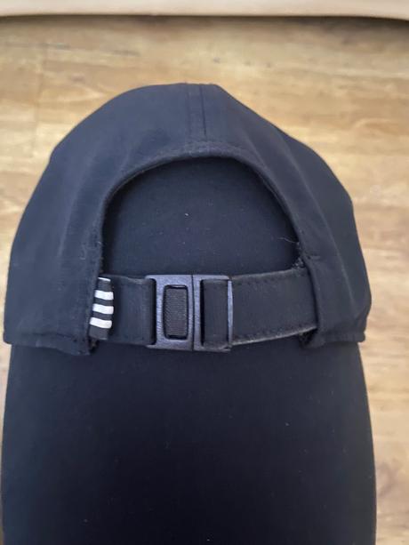 Adidas šiltovka, adidas