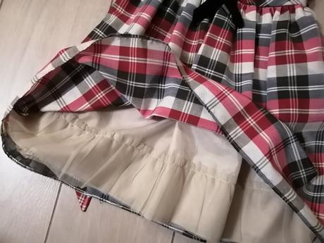 Slávnostné šaty, károvaná sukňa, 104