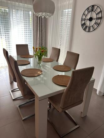 Jedálenské stoličky, 