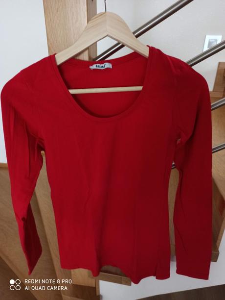 Červené tričko krátke, s