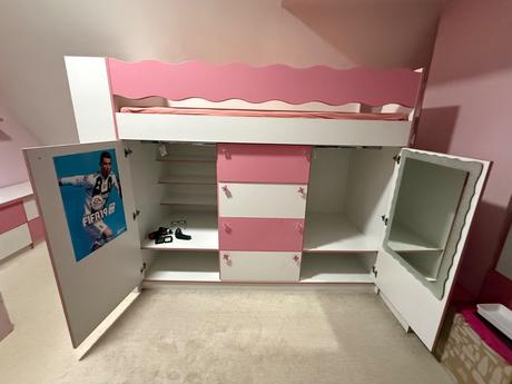 Dievčenský nábytok, 