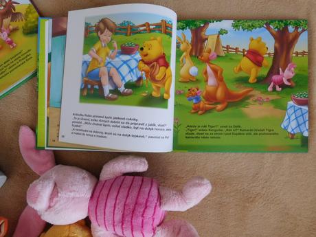 Macko puf-plyšák,knihy,šálka,